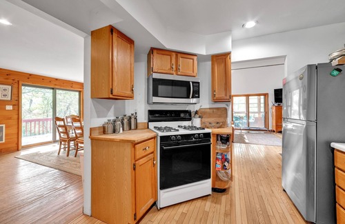 Hobart House | Charming Catskill Mountain Retreat 3 Bedroom Home