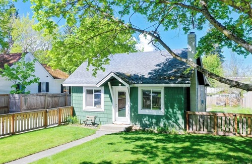 Coeur d'Alene House | Charming CDA getaway! 2BR 1BA + loft. Pet friendly