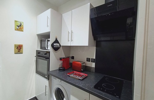 Aix-les-Bains City Center Apartment | Charming Central Aix-les-Bains Apt: Sleeps 2, Modern Amenities, Near Thermes & Lake