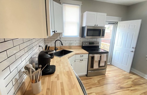 Near East Columbus House | Charming centrally located 4-bedroom house in Columbus