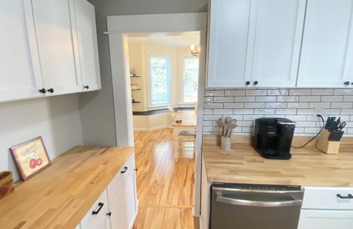 Near East Columbus House | Charming centrally located 4-bedroom house in Columbus
