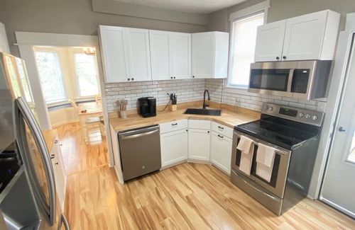 Near East Columbus House | Charming centrally located 4-bedroom house in Columbus