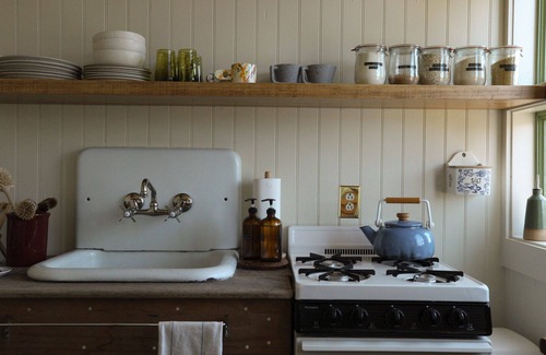 Albion Cottage | Charming centrally-located 3-bedroom cottage on the coast with Albion river view