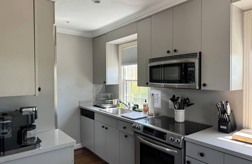Charlottesville House | Charming Charlottesville 2 bedroom house with Pickleball, Pool & Bocce Ball