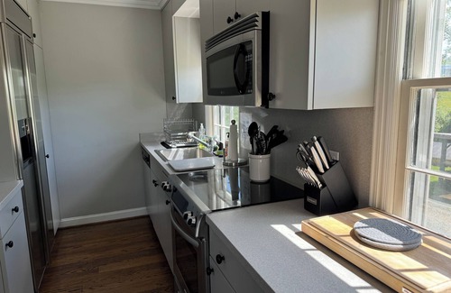 Charlottesville House | Charming Charlottesville 2 bedroom house with Pickleball, Pool & Bocce Ball