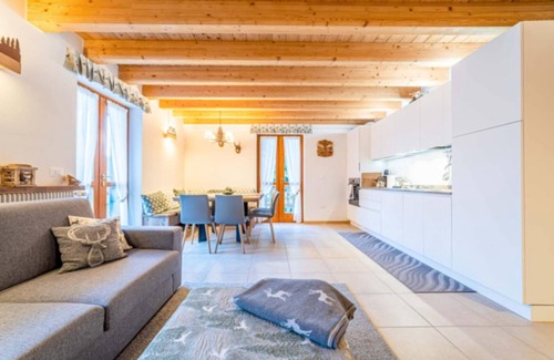 Alleghe Apartment | Charming Civetta Apparent Alleghe Dolomiti