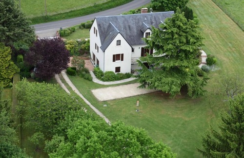 Conflans-sur-Anille Cottage | Charming Countryside House with Large Garden, Terrace, and Recreational Activities