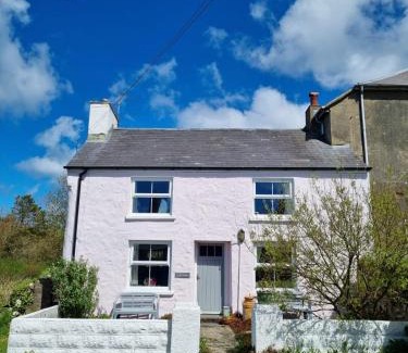Goodwick House | Charming coastal cottage - pet friendly!