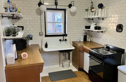 Marshall House | Charming & convenient house in downtown Marshall