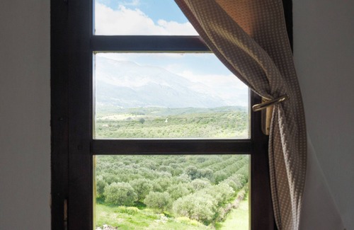 Episkopi House | Charming cottage with a unique view
