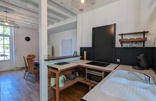Chadurie Cottage | Charming Cottage: Heated Pool, Garden, BBQ, Family Friendly, Free WiFi, Near Nature.