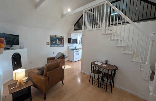 Northeast Neighbors Cottage | Charming Cottage in Central Salem