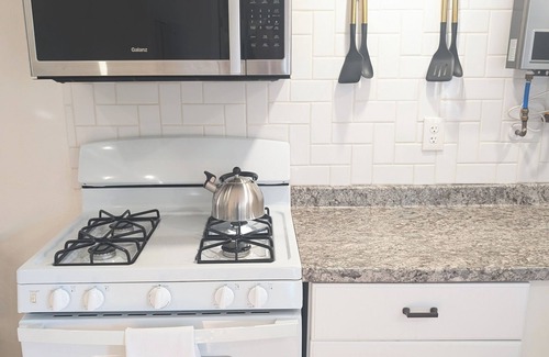 Northeast Neighbors Cottage | Charming Cottage in Central Salem