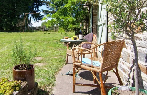 Le Chalard Cottage | Charming Cottage in Ladignac-le-Long with Garden