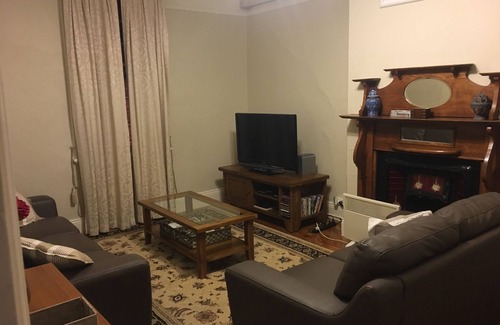 Bathurst House | Charming Cottage in keeping with Bathurst rich federation heritage