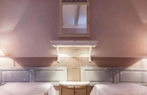 Oppede House | Charming Cottage in Oppède amidst Vineyards