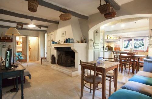 Oppede House | Charming Cottage in Oppède amidst Vineyards