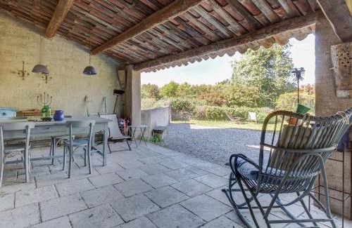 Oppede House | Charming Cottage in Oppède amidst Vineyards