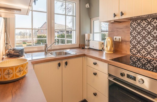 Robertville House | Charming Cottage Near Lake