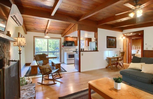 Oakhurst Apartment | Charming Cottage ,Red Door, 12 miles to Yosemite