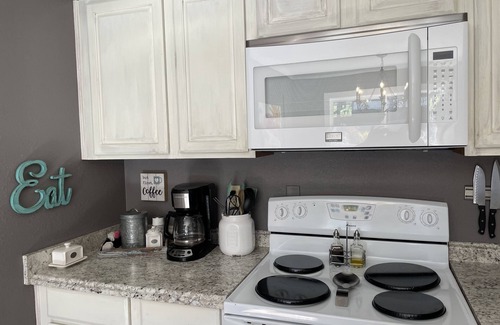 Central Point Cottage | 🌻 Charming Cottage On Peaceful 5 Acres in the Mountains