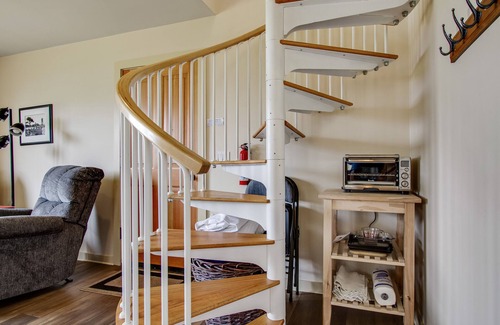 Mendocino Cottage | Charming cottage w/dramatic views and fireplace. Ideal location