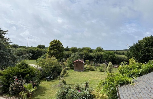 Flamanville Cottage | Charming cottage with private garden, WiFi, parking, pets allowed in Flamanville