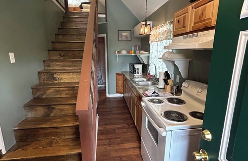 Five Points Cottage | Charming cottage with AC, Pet-friendly, 4 guests, 3 miles from West Point Laken