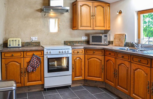 Viennay House | Charming cottage with above ground pool in the quiet countryside of Poitou.