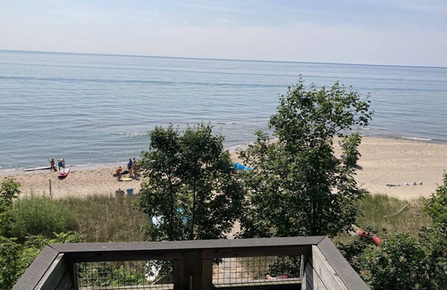 Holland Cottage | Charming cottage with access to private Lake Michigan beach in Holland, MI