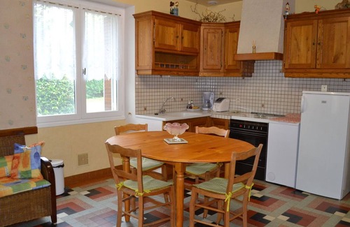 Vouthon Cottage | Charming Cottage with Garden, Children's Play Area, Electric Vehicle Charging Nearby