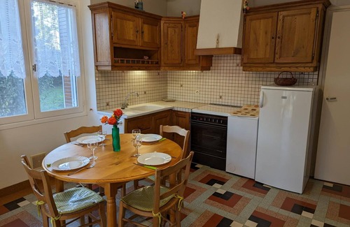 Vouthon Cottage | Charming Cottage with Garden, Children's Play Area, Electric Vehicle Charging Nearby