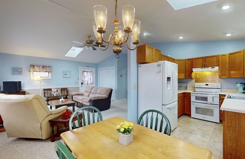 Chamberlain Cottage | Charming Cottage with Ocean Views, Wifi, and Washer and Dryer