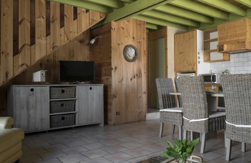 Jenzat Cottage | Charming Cottage with Private Terrace, Large Garden, and Nearby Fishing Spots