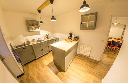 Remilly House | Charming country cottage with private access to the river