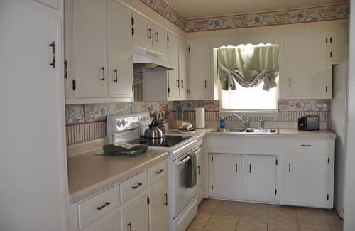 Lebanon House | Charming Country Cottage Hideaway 3-bedroom house with WiFi and AC in Lebanon