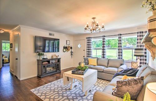 Tulsa House | Charming Country Cottage 5 Mi to Downtown Tulsa!