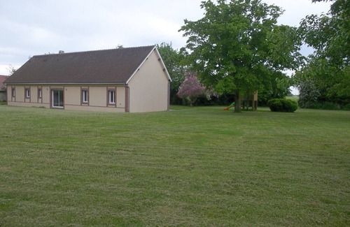Happonvilliers Cottage | Charming Countryside Retreat: Spacious 2-Bed Gîte with Games, Bikes, and Outdoor Fun
