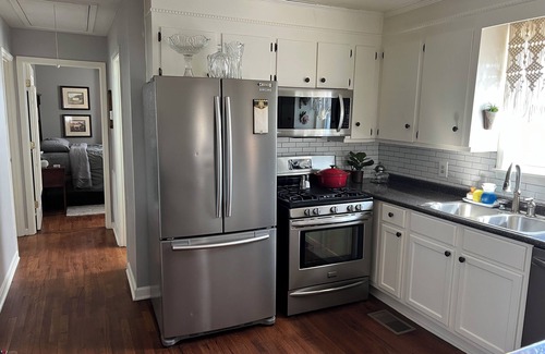 Bells House | Charming country getaway in W. TN sleeps 6. Family & Pet friendly near Blue Oval
