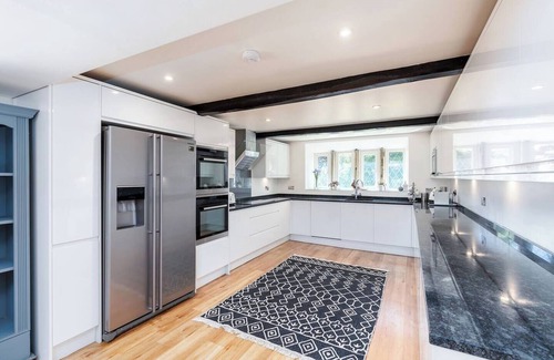 East Morton House | Charming Countryside Retreat with Hot Tub.