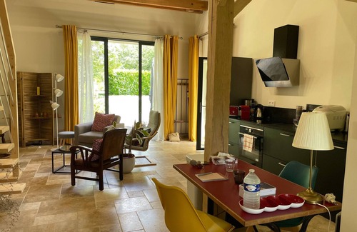 Mayet Cottage | Charming Countryside Retreat Near 24H Circuit and Loire Castles, Perfect for Nature Enthusiasts