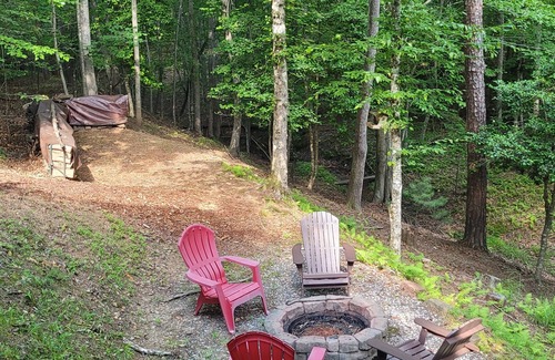Unaka Cabin | Charming cozy 2-bedroom Cabin