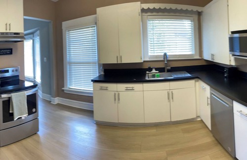 South End House | Charming Cozy 2-bedroom house in Tacoma with WiFi. High ceiling