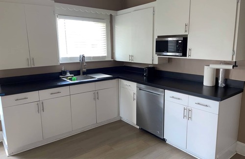 South End House | Charming Cozy 2-bedroom house in Tacoma with WiFi. High ceiling