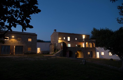 Cantallops Apartment | Charming Design Loft in renovated catalan farmhouse, Cantallops