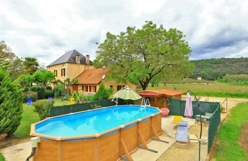 Calviac-en-Perigord Cottage | Charming Dordogne Home with Pool, Scenic Views & Family Amenities