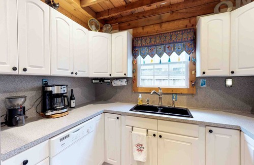 New Braunfels House | Charming dog-friendly home with expansive deck - near boat ramp & attractions