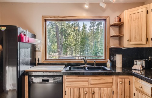 Blue River House | Charming dog-friendly cabin in Blue River w/views!