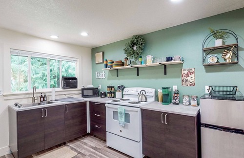 Lewis County Apartment | Charming dog-friendly home with mountain view, kitchenette, & W/D