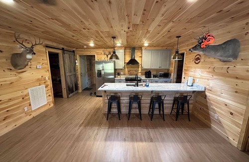 Gregory Cabin | Charming double suite cabin on the Red River near Searcy, AR